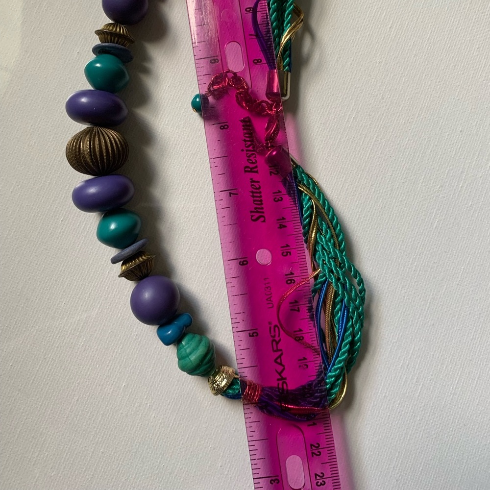 Causal corner necklace for woman this necklace is beaded with multiple color.